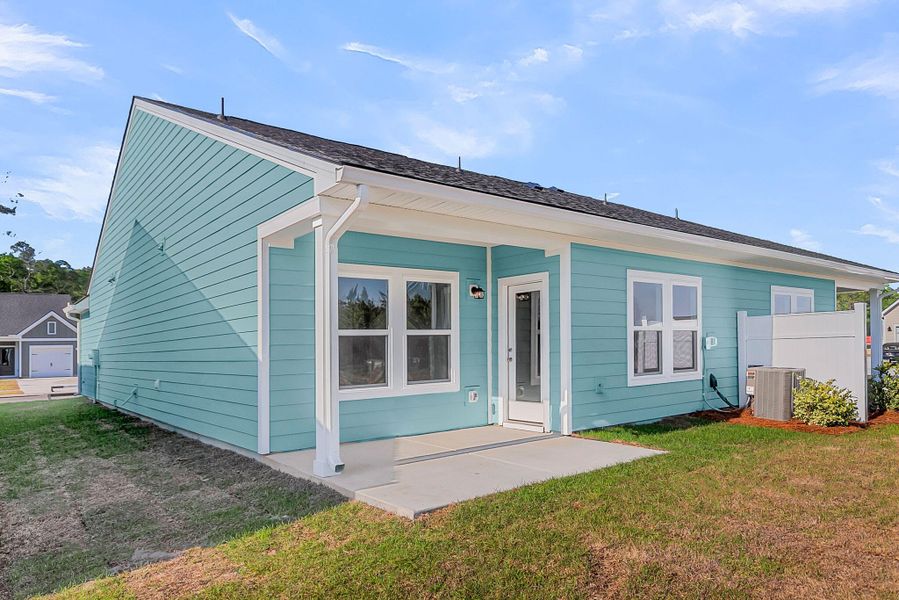 Exterior details and patio area of a home in , Ravenel (Image 3).