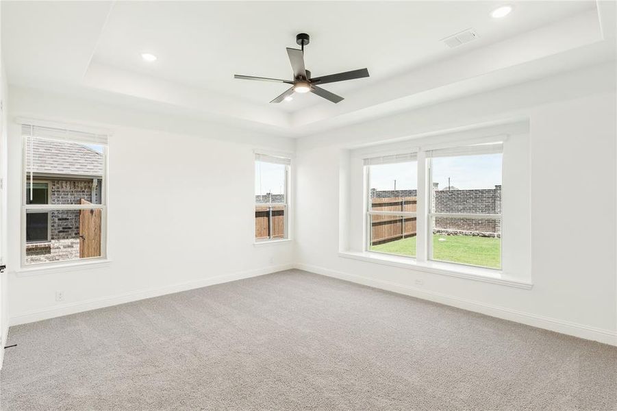 Spacious, unfurnished interior of a new home in Chaparral Park, Oak Point (Image 24).