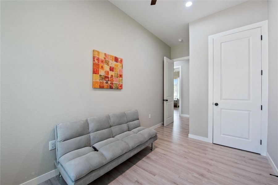 Furnished interior view inside a new home in , Kemah (Image 15).