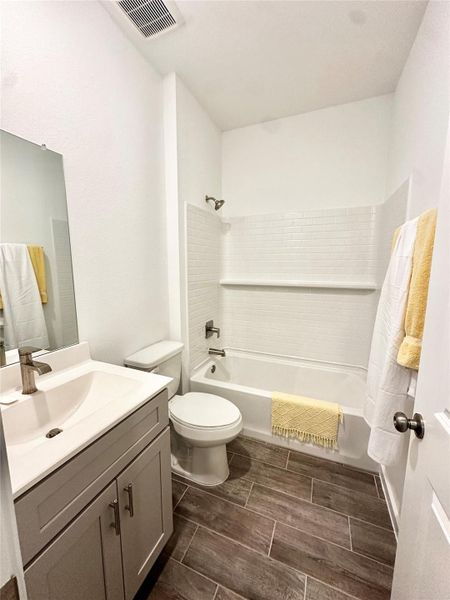 Furnished interior view inside a new home in , Tomball (Image 9).