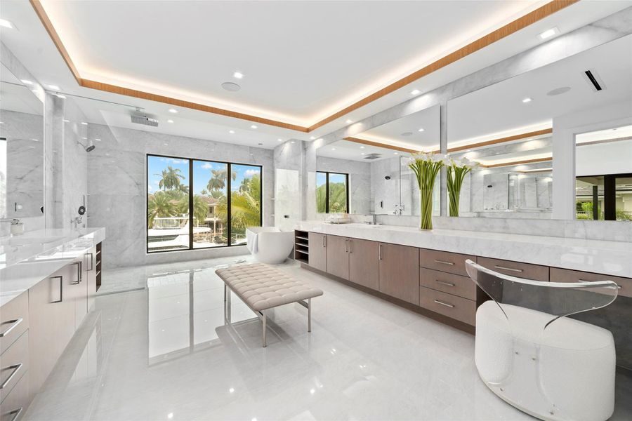 Furnished interior view inside a new home in , Fort Lauderdale (Image 72).