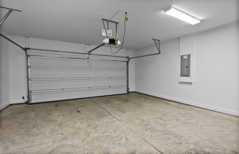 Spacious, unfurnished interior of a new home in Del Webb Southern Harmony, Murfreesboro (Image 20).