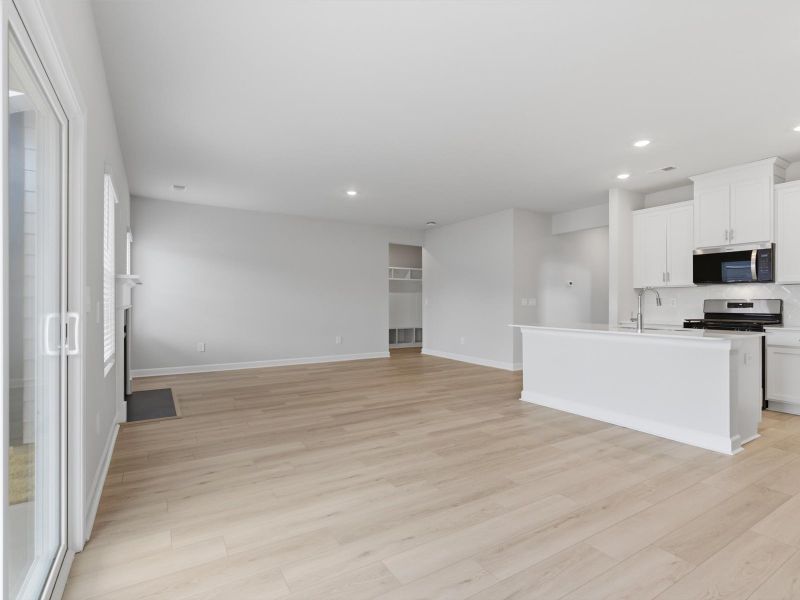 Spacious, unfurnished interior of a new home in Wexford Park, Fountain Inn (Image 11).