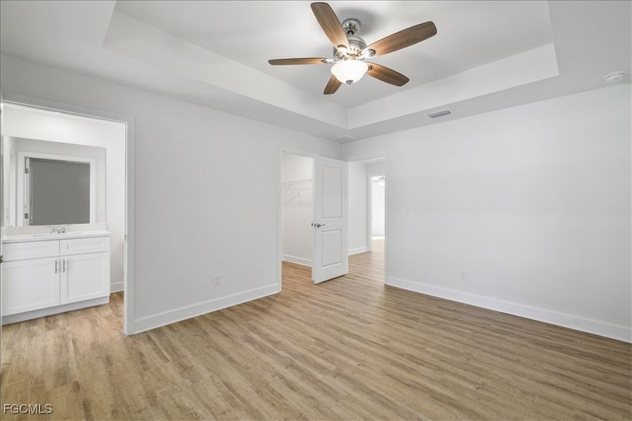 Spacious, unfurnished interior of a new home in Cape Coral, Cape Coral (Image 28).