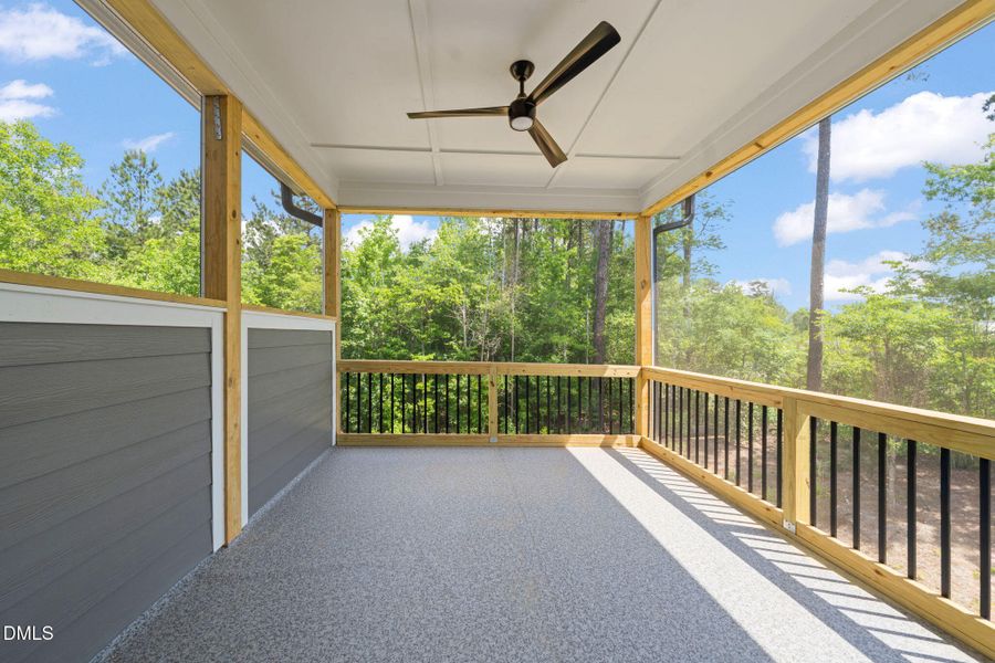 215 summer breeze 2nd story screened por