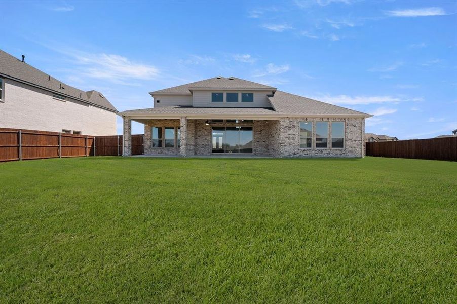 Exterior details and patio area of a home in Shady Valley Estates, Midlothian (Image 4).