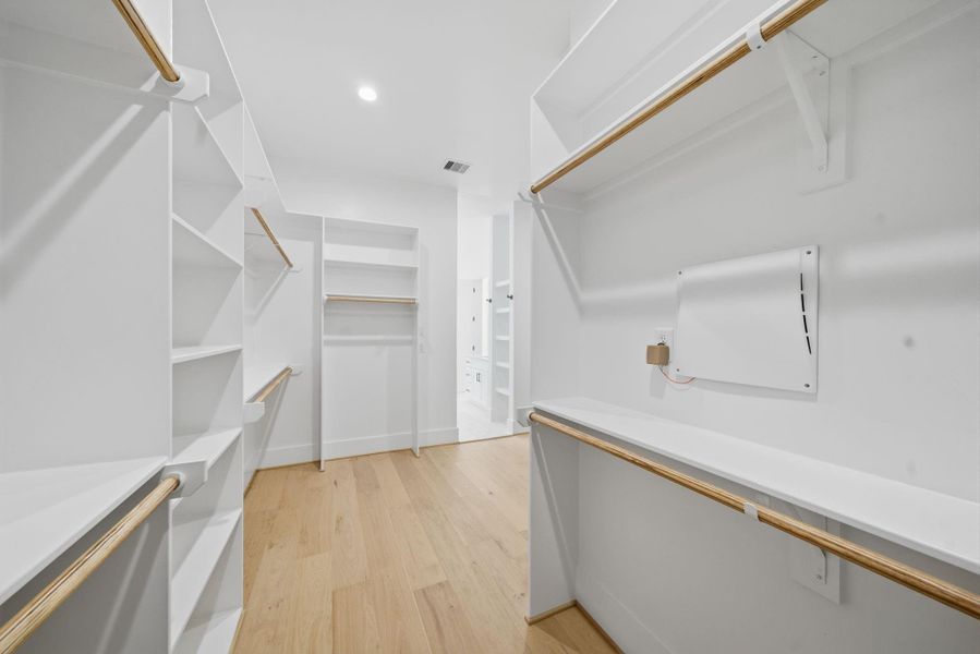 Image 33 of a home in .