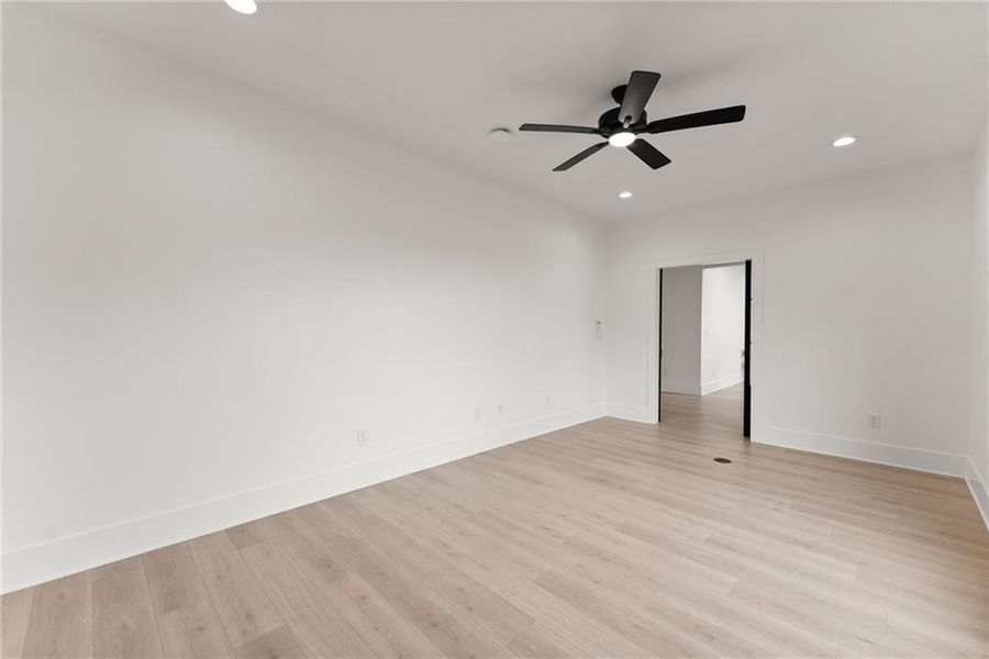 Spacious, unfurnished interior of a new home in , Hartwell (Image 71).