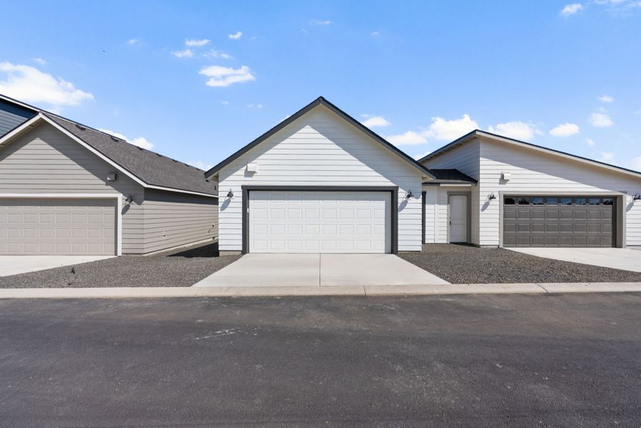 Representative exterior photo of a completed home built from the Florence by MonteVista Homes in Feather Ridge, Redmond, OR (Image 1). Representative exterior photo of a completed home built from the Florence by MonteVista Homes in Feather Ridge, Redmond, OR (Image 1).