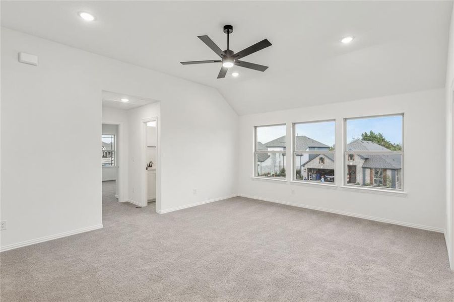 Spacious, unfurnished interior of a new home in Willow Wood, McKinney (Image 30).