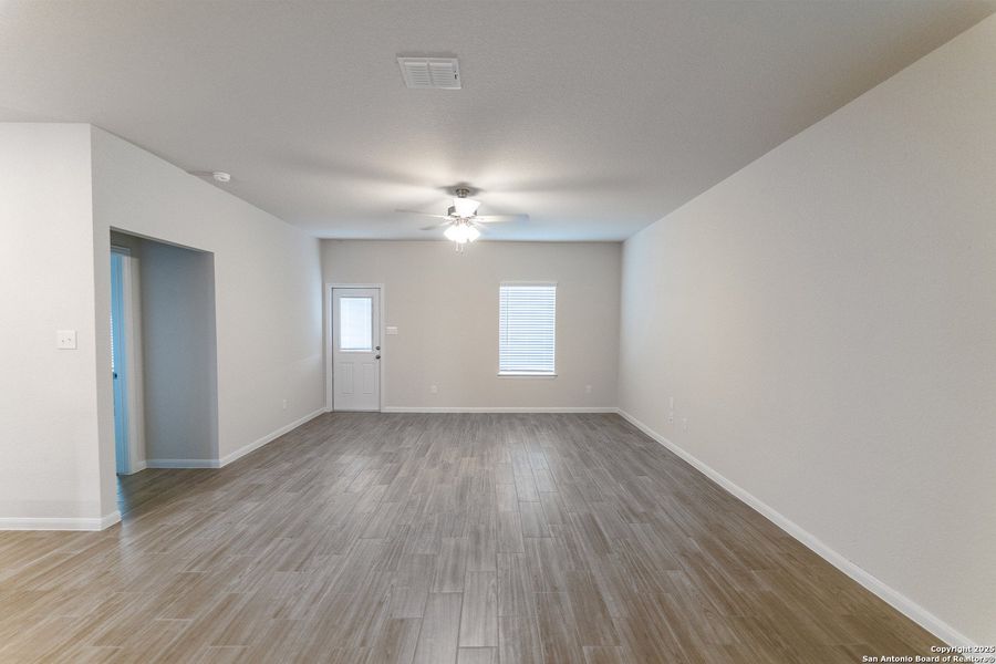 Spacious, unfurnished interior of a new home in Hunter's Ranch, San Antonio (Image 10). Spacious, unfurnished interior of a new home in Hunter's Ranch, San Antonio (Image 10).