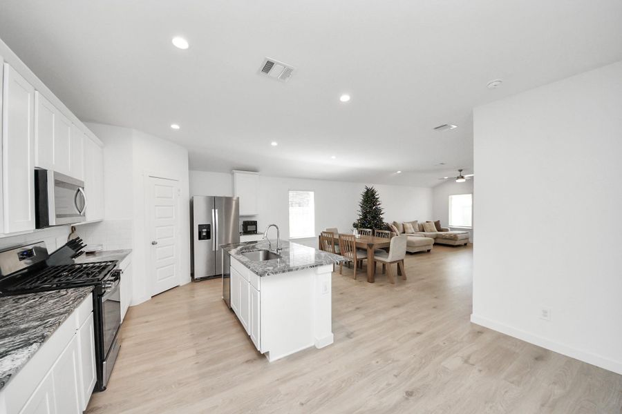 The open concept Gaven floor plan gives ample space for those who love cooking and entertaining!