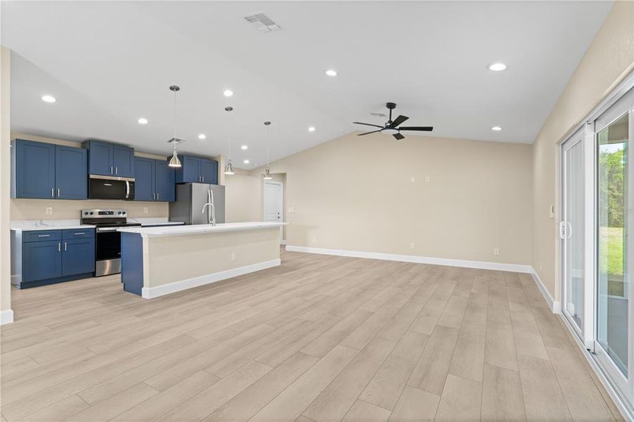 Spacious, unfurnished interior of a new home in , Englewood (Image 34).