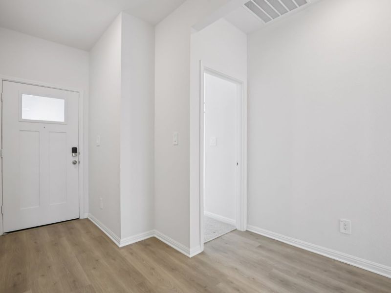 Spacious, unfurnished interior of a new home in Prairie Winds - Reserve Collection, Hutto (Image 9).