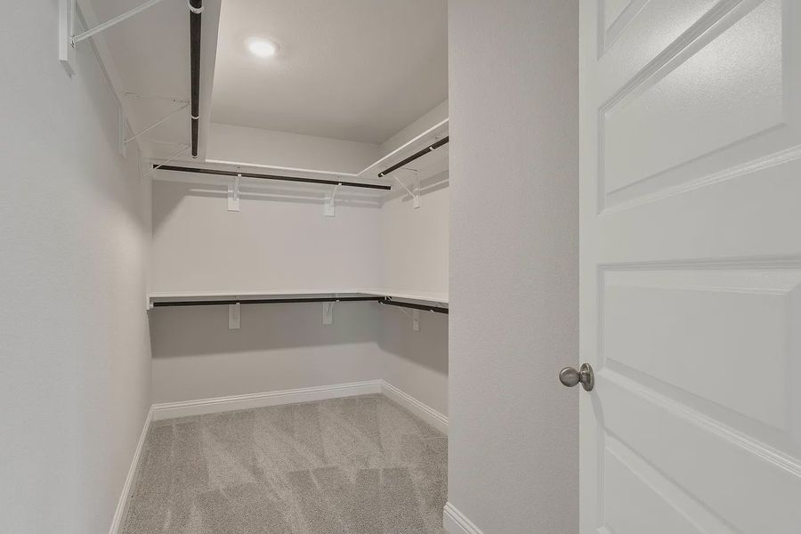 Spacious, unfurnished interior of a new home in Grand Oaks Reserve, Cleveland (Image 21).