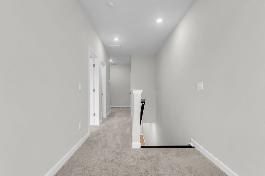 Spacious, unfurnished interior of a new home in Pineland Preserve, Summerville (Image 30).