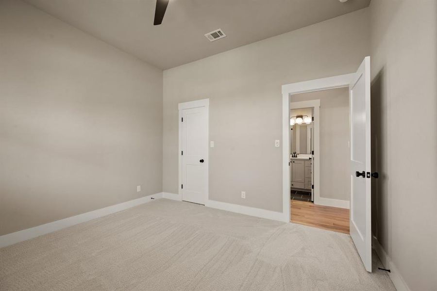 Spacious, unfurnished interior of a new home in , Justin (Image 27).