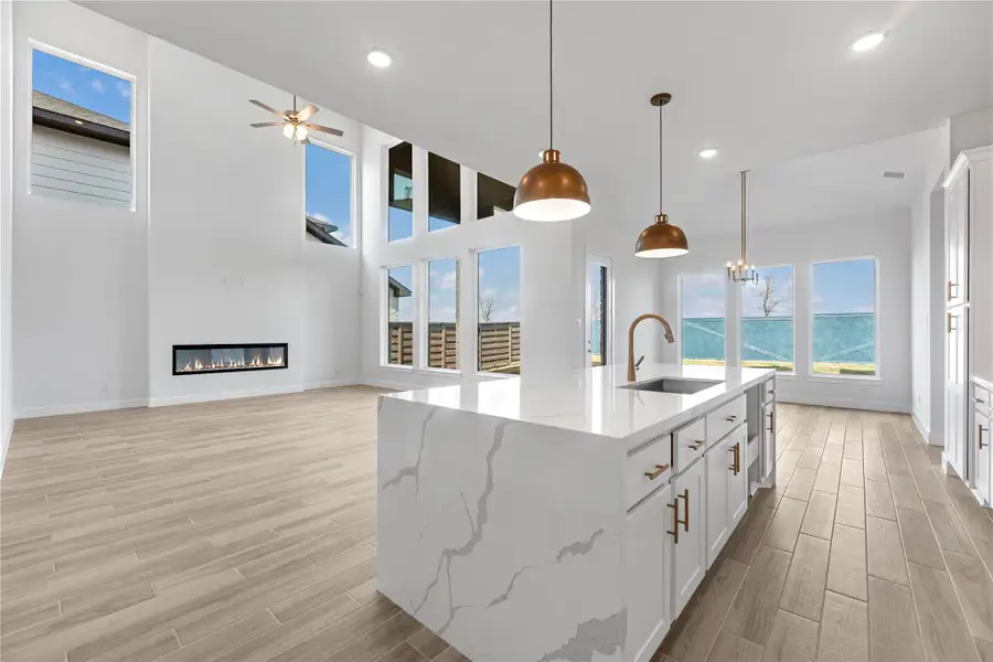 Representative image. Features, selections and colors may vary.