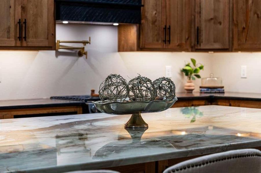 Close-up of interior finishes inside a home in , McCaysville (Image 21).