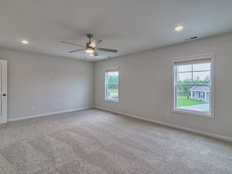 Spacious, unfurnished interior of a new home in Amber Hill, West Columbia (Image 20).