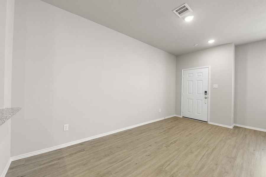 Spacious, unfurnished interior of a new home in Sierra Vista Townhomes, Rosharon (Image 11).