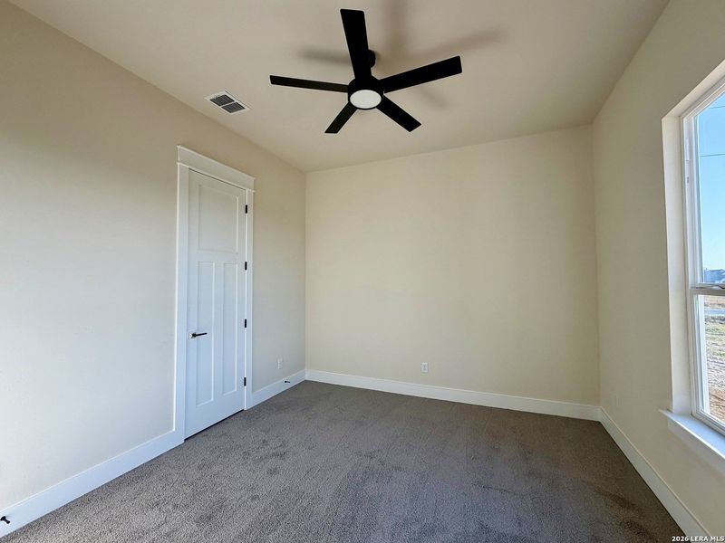Spacious, unfurnished interior of a new home in , Floresville (Image 33).