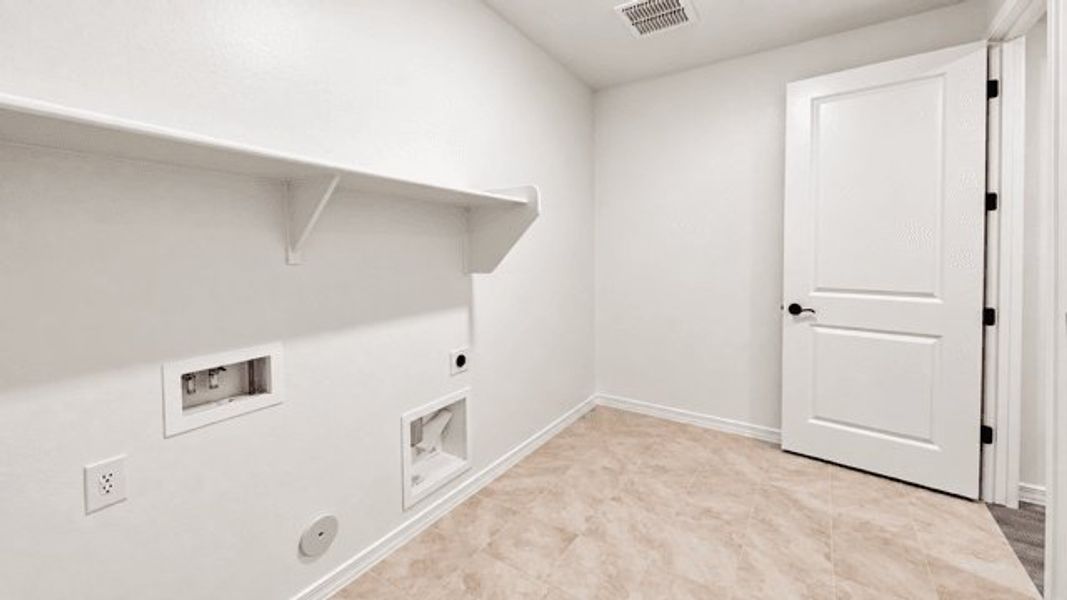 Spacious, unfurnished interior of a new home in The Grove at El Cidro, Goodyear (Image 8).