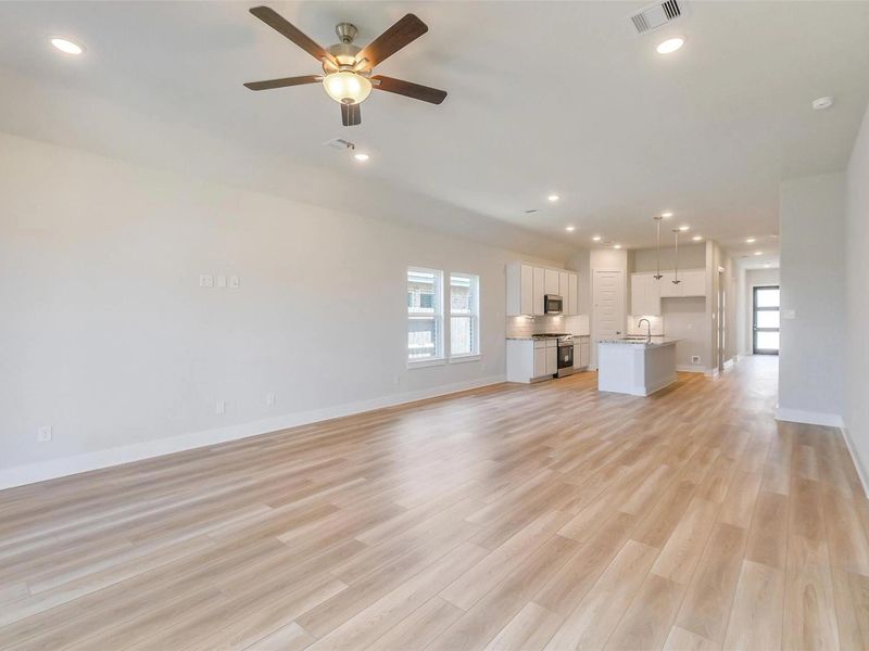 Spacious, unfurnished interior of a new home in Sunterra, Katy (Image 18).