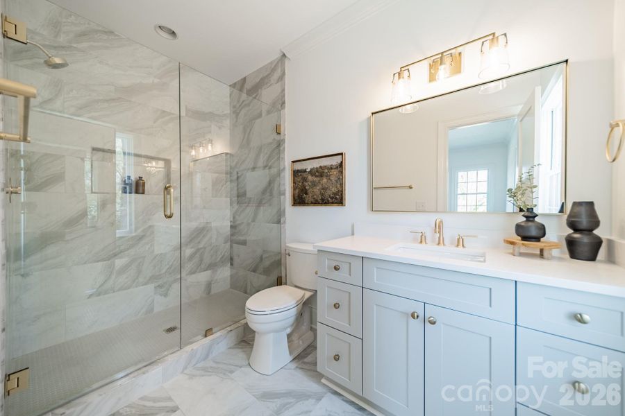En suite bath