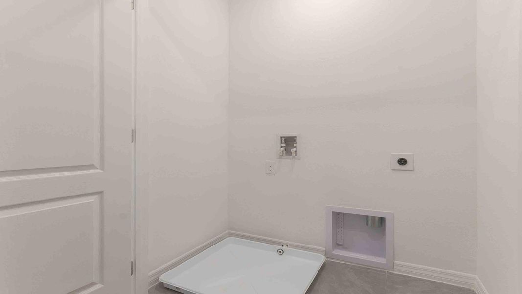 Spacious, unfurnished interior of a new home in Preston Cove, St. Cloud (Image 19).