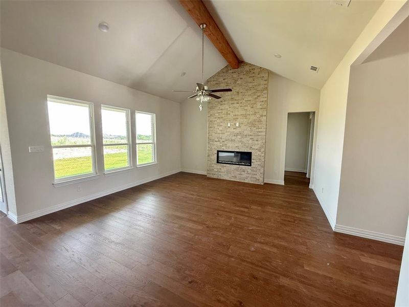 Spacious, unfurnished interior of a new home in Windmill Creeks, Weatherford (Image 17). Spacious, unfurnished interior of a new home in Windmill Creeks, Weatherford (Image 17).