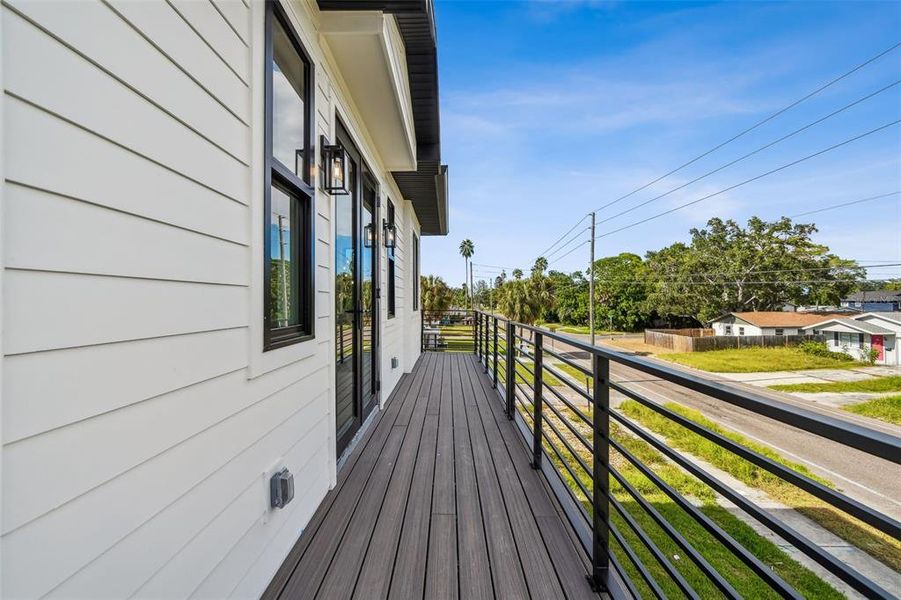 Exterior details and patio area of a home in , St. Petersburg (Image 40).