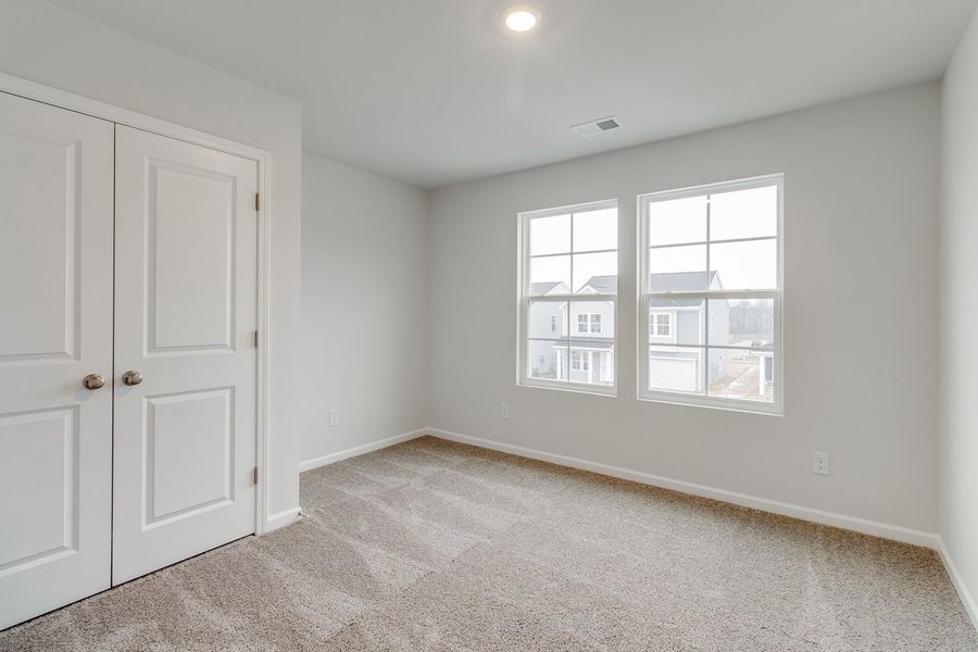 Spacious, unfurnished interior of a new home in Winston Point, Gilbert (Image 24).
