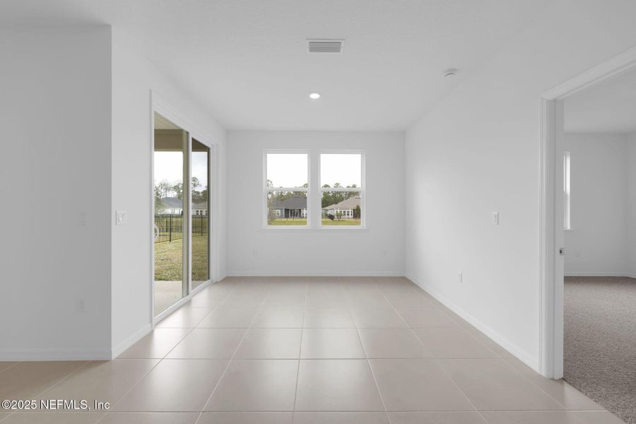 Spacious, unfurnished interior of a new home in Hyland Trail, Green Cove Springs (Image 25).