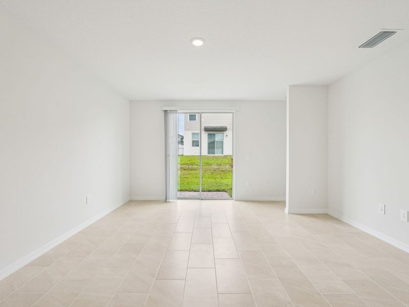 Spacious, unfurnished interior of a new home in Villamar - Classic Series, Winter Haven (Image 7).