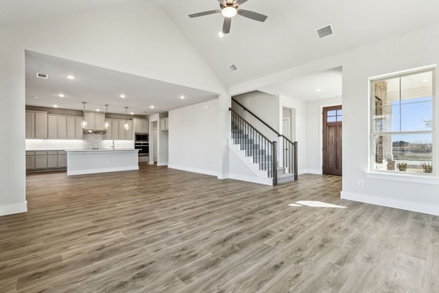 Representative unfurnished interior of a home built from the Yukon by Centre Living Homes in Lakeway Estates, Waxahachie (Image 33).