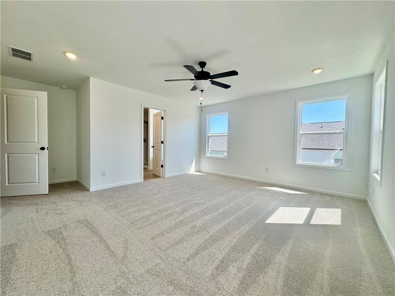 Spacious, unfurnished interior of a new home in Eastlyn Crossing, Flowery Branch (Image 20).