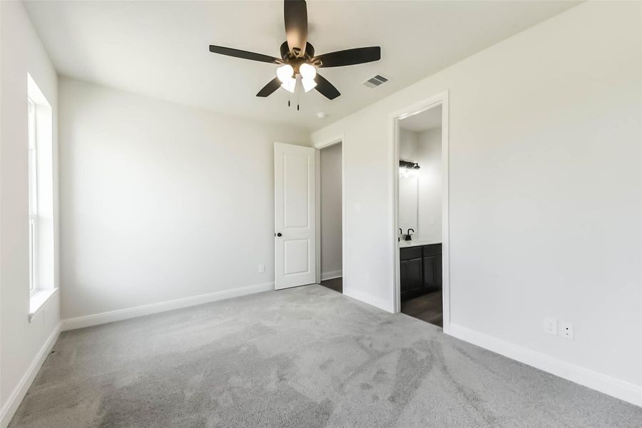 Spacious, unfurnished interior of a new home in , Baytown (Image 36).
