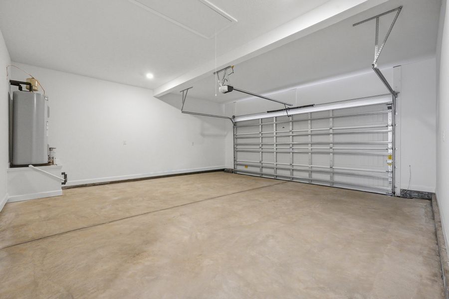 Spacious, unfurnished interior of a new home in Barton's Bend, Crestview (Image 42). Spacious, unfurnished interior of a new home in Barton's Bend, Crestview (Image 42).
