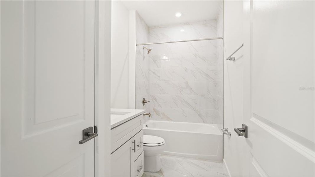 Furnished interior view inside a new home in Hamilton Bluff, Lake Hamilton (Image 5).