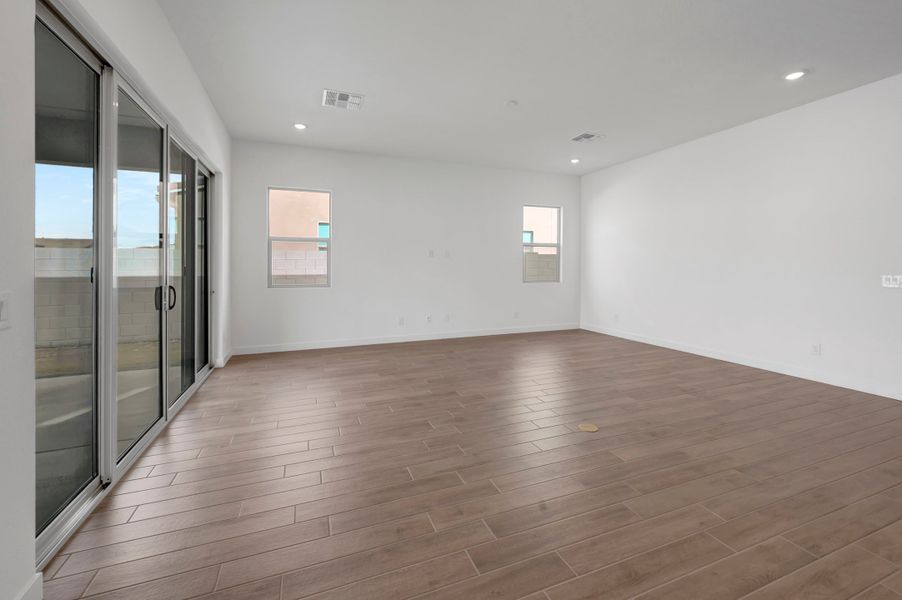 Spacious, unfurnished interior of a new home in Soleo, San Tan Valley (Image 24).