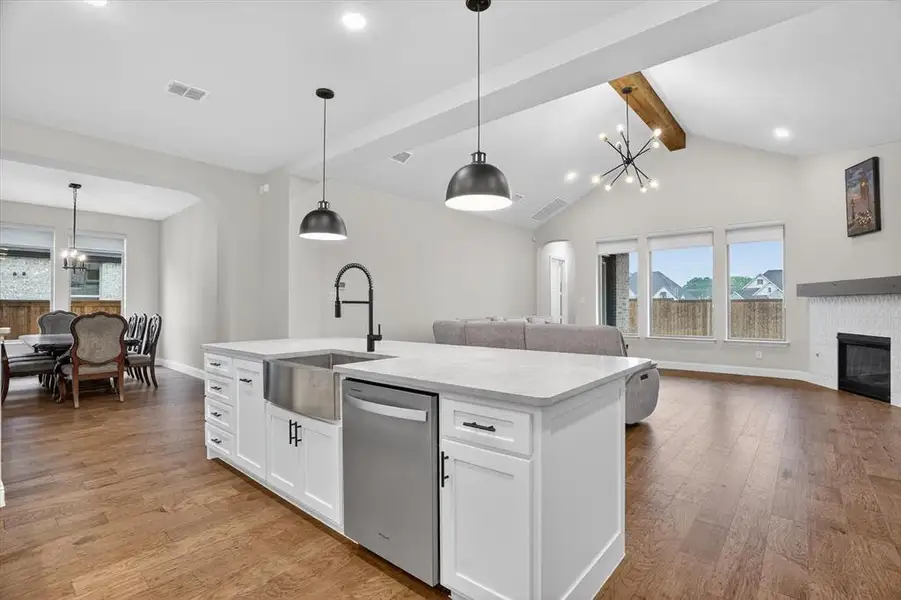 Furnished interior view inside a new home in Rockwood 65', Mansfield (Image 11).