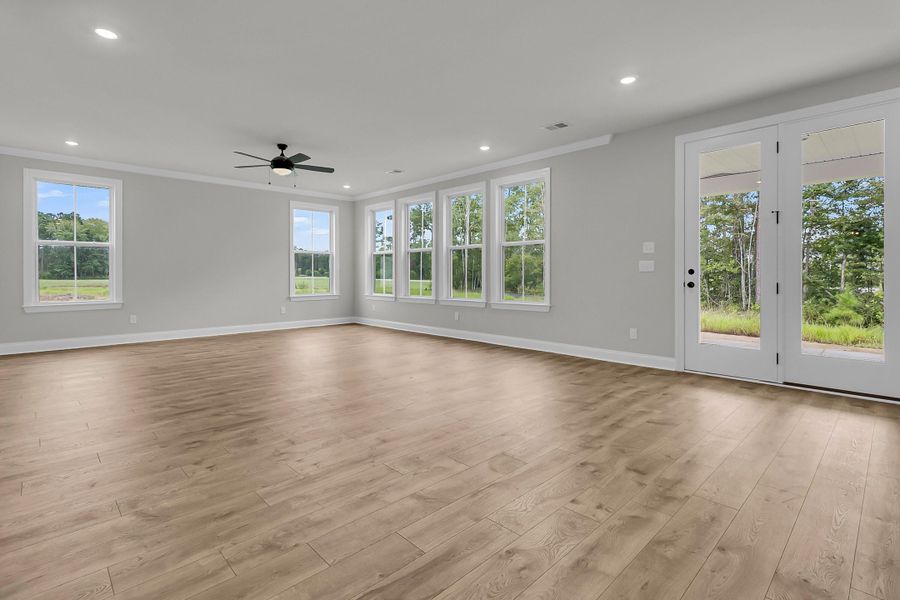Spacious, unfurnished interior of a new home in Tidewater at Lakes of Cane Bay, Summerville (Image 35).