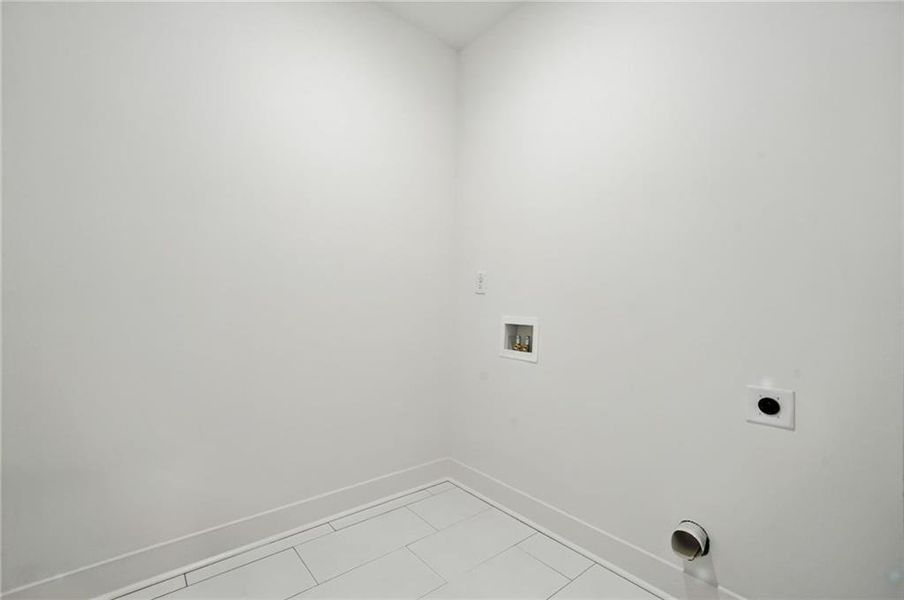 Spacious, unfurnished interior of a new home in , Emerson (Image 23).