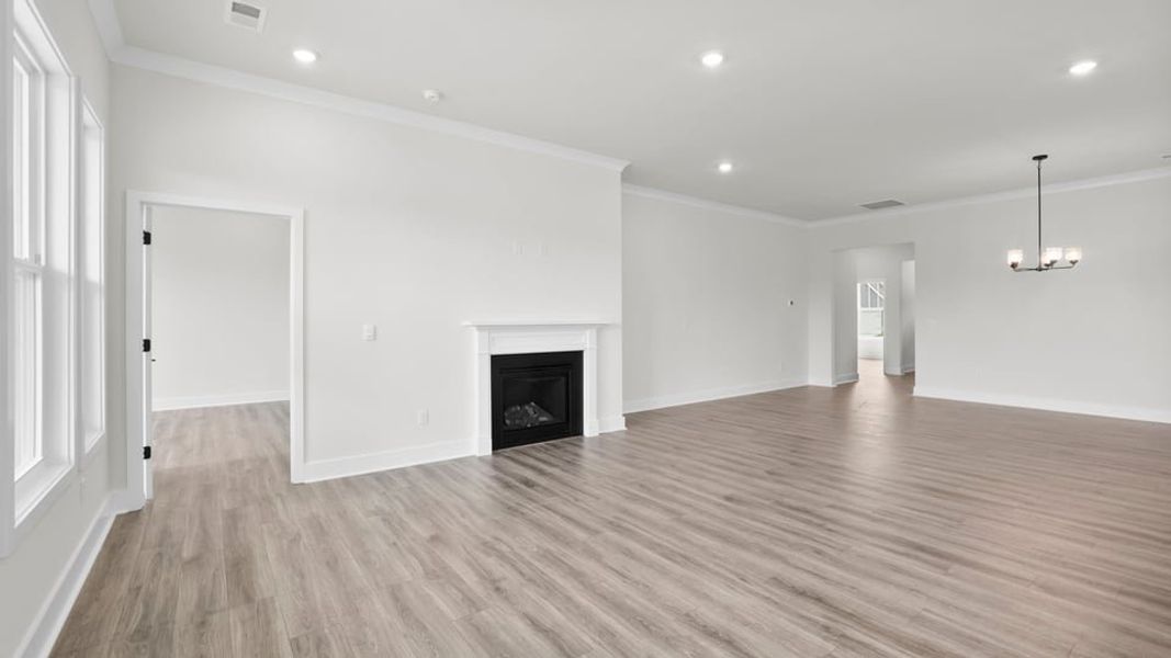 Spacious, unfurnished interior of a new home in Sunset Summits, Spartanburg (Image 28).
