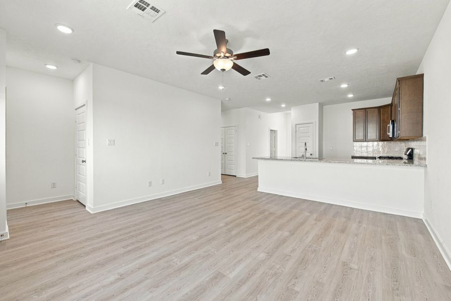 Spacious, unfurnished interior of a new home in Arrowhead Farms, Caldwell (Image 7).