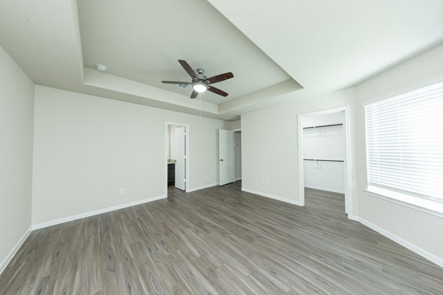 Spacious, unfurnished interior of a new home in Mackenzie Creek, Conroe (Image 11).