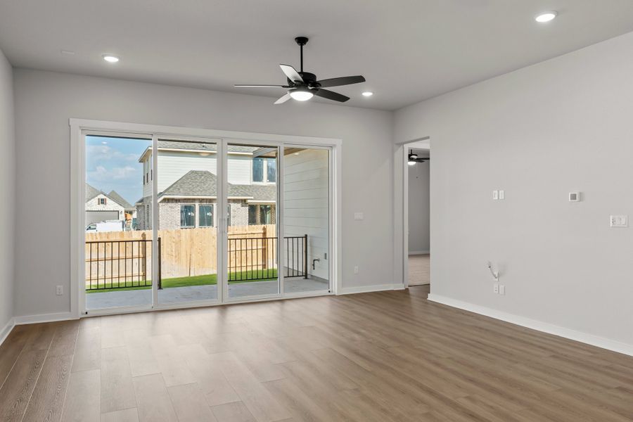 Spacious, unfurnished interior of a new home in Lariat, Liberty Hill (Image 25).