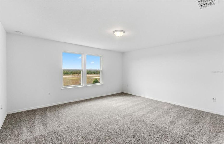 Spacious, unfurnished interior of a new home in Silverlake, Lake Alfred (Image 17).