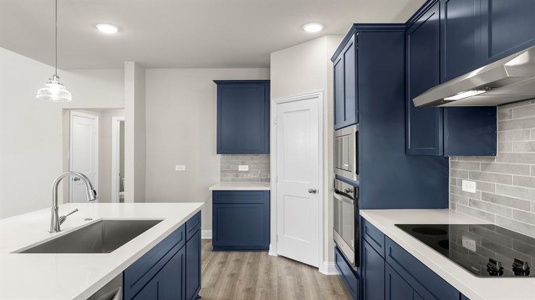 09. 1624 Edgeway - Kitchen (4)